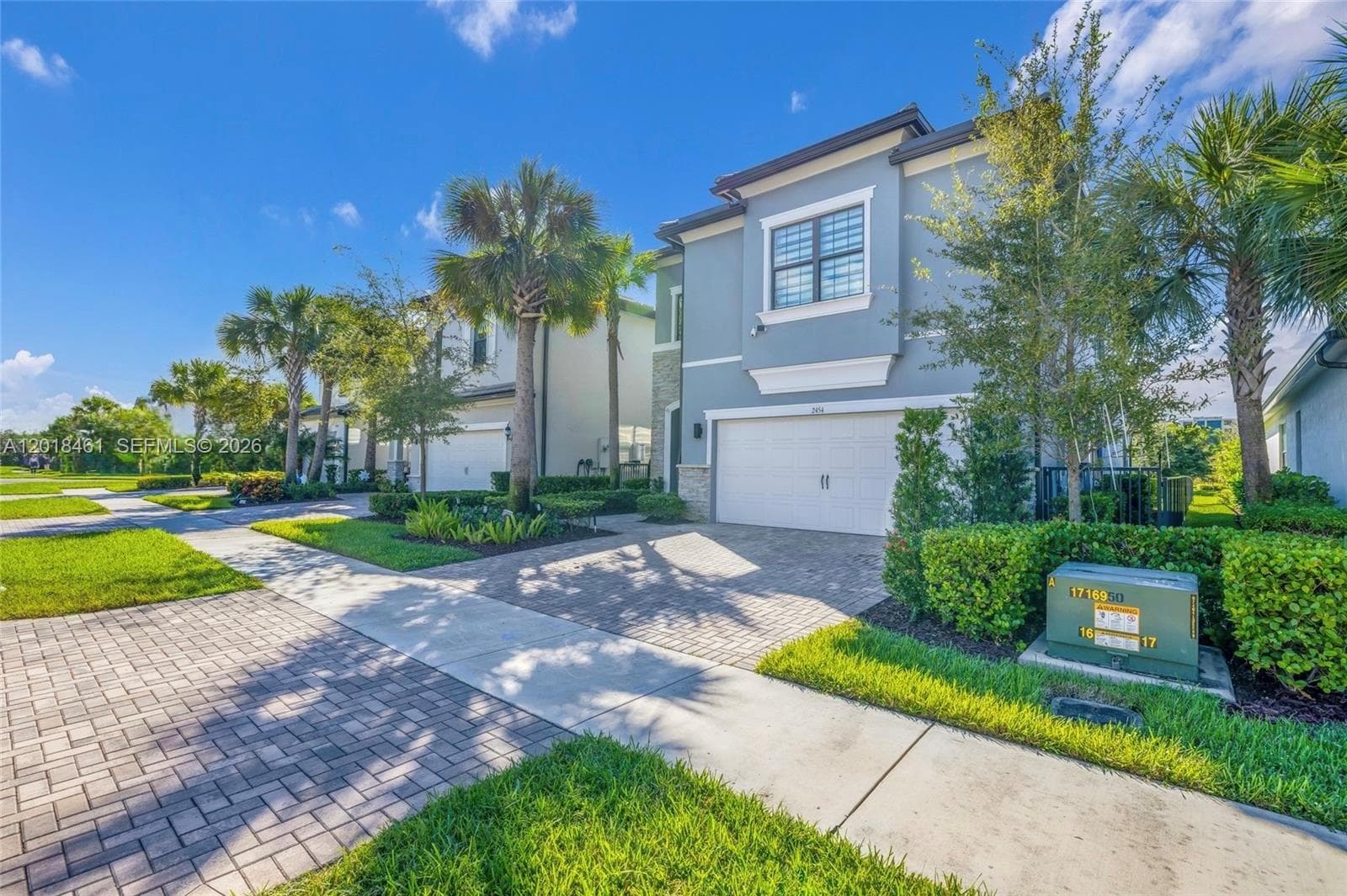 2454 Primrose Pl, Oakland Park, FL 33309 photo 2