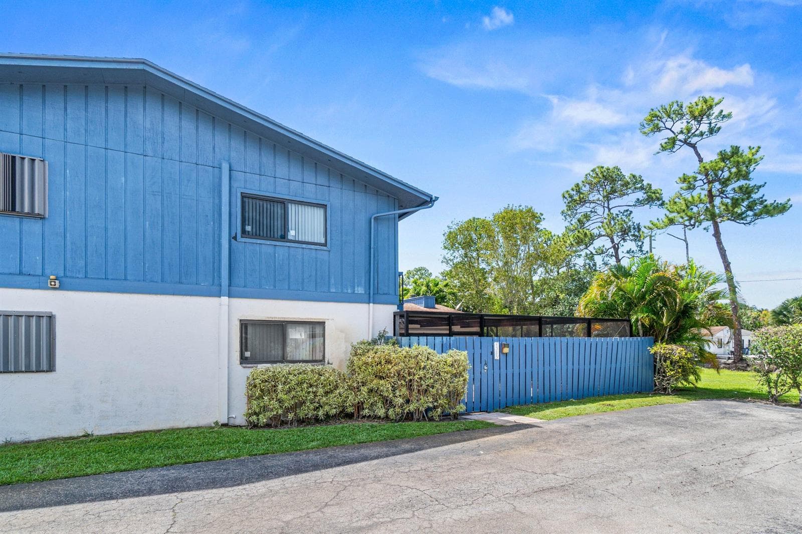 4585 Holly Lake Drive, Lake Worth, FL 33463 photo 2