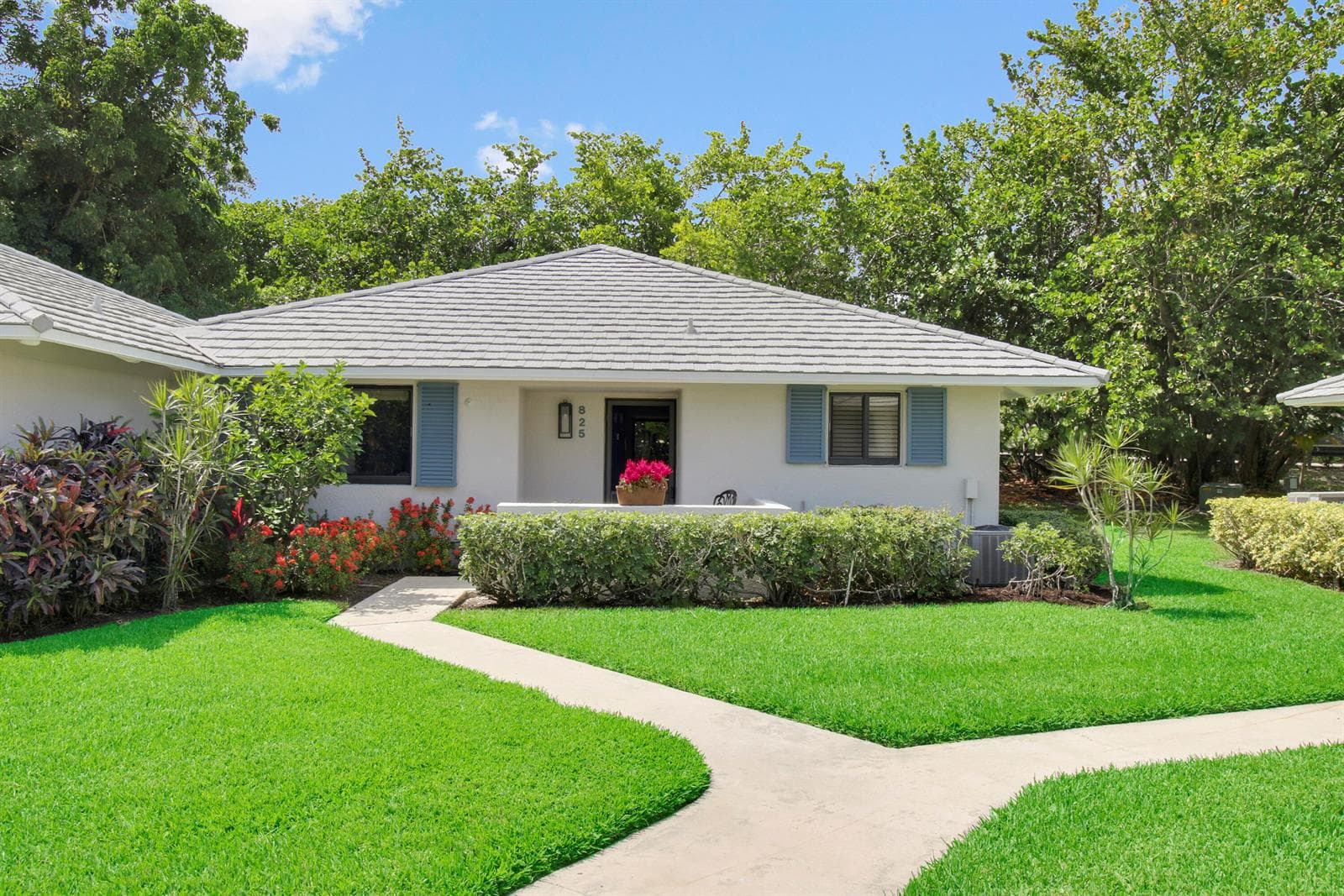 825 Club Drive, Palm Beach Gardens, FL 33418 photo 2