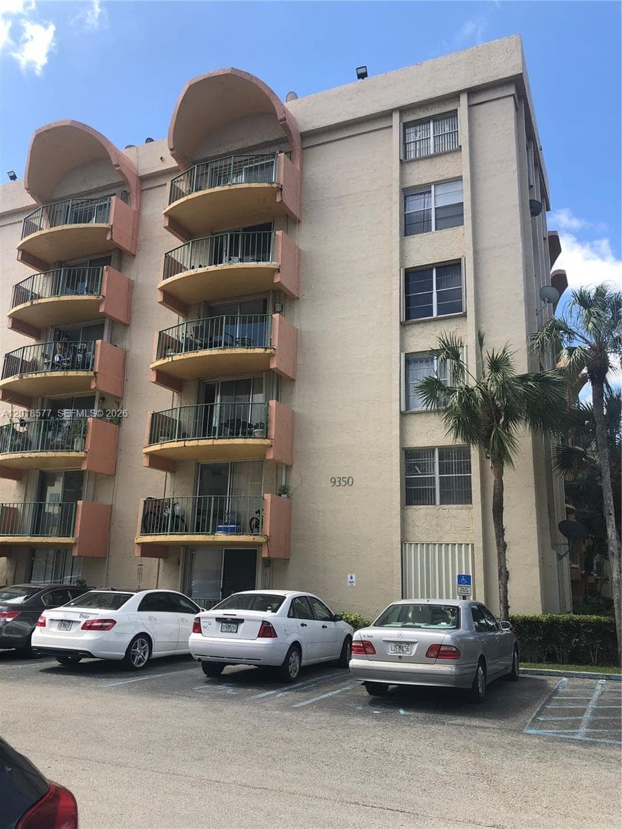 9350 Fontainebleau Blvd # 204, Miami, FL 33172