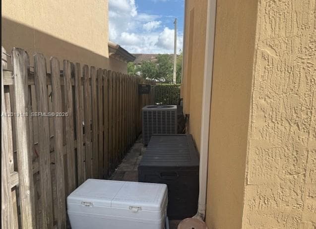16564 SW 43rd St, Unincorporated Dade County, FL 33185 photo 4
