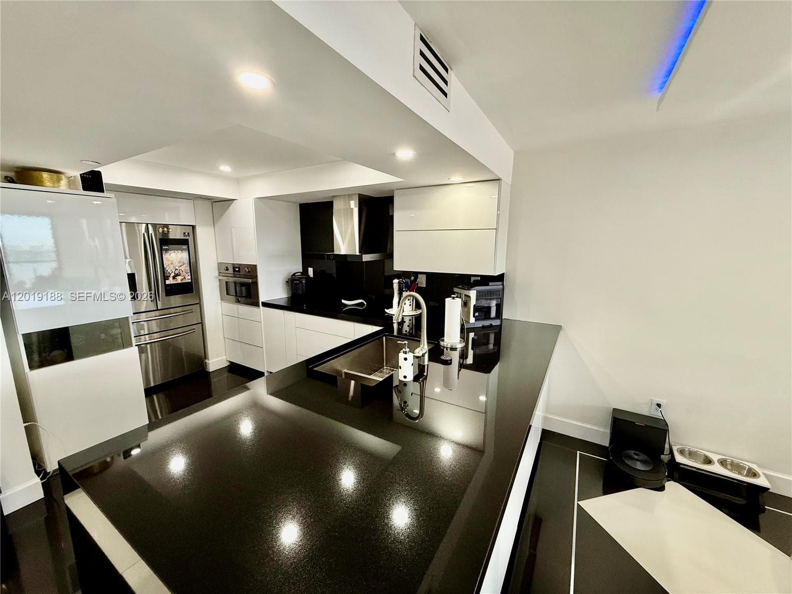 555 NE 15th St # 15H, Miami, FL 33132 photo 3