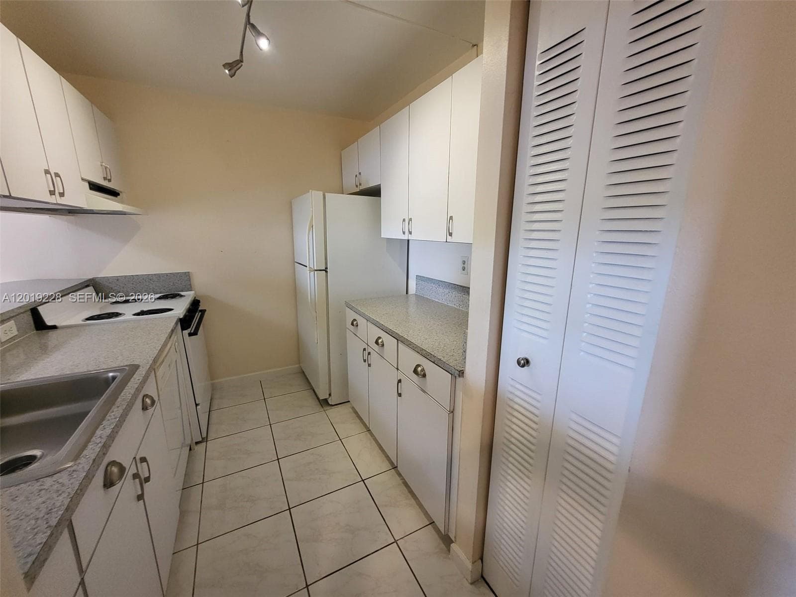 10801 SW 109th Ct # D305, Miami, FL 33176 photo 3
