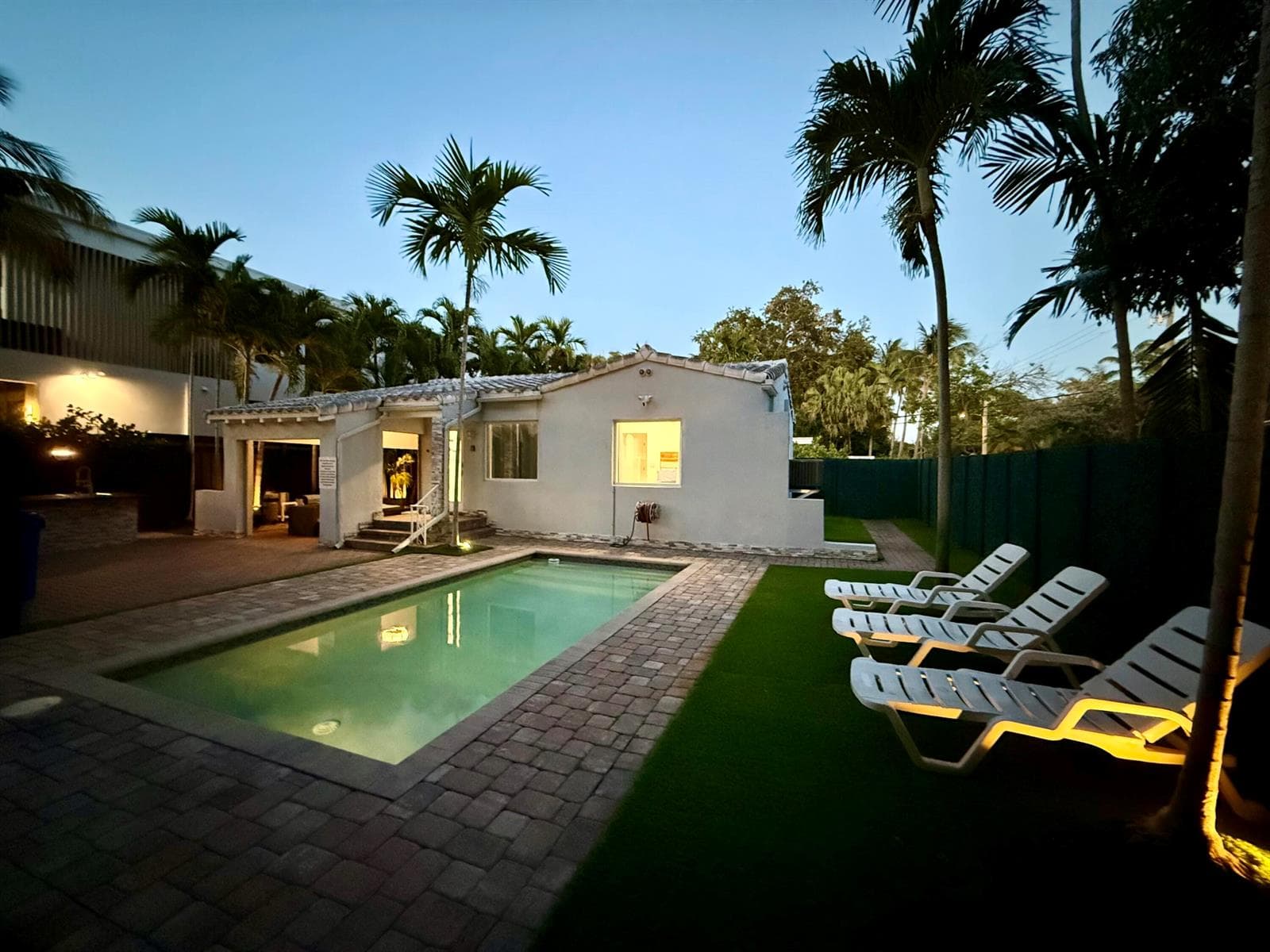 700 NE 17th Way, Fort Lauderdale, FL 33304 photo 2