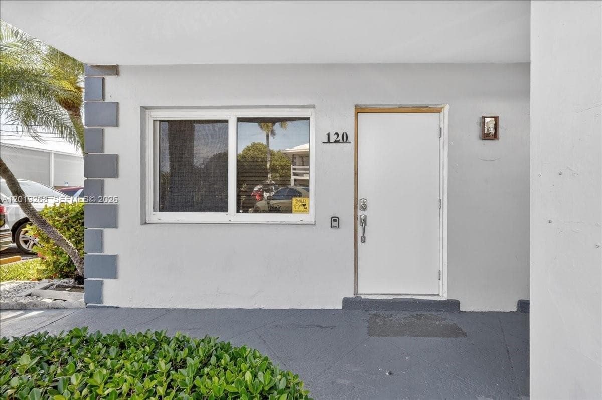 2115 NE 37th Dr # 120, Fort Lauderdale, FL 33308 photo 2