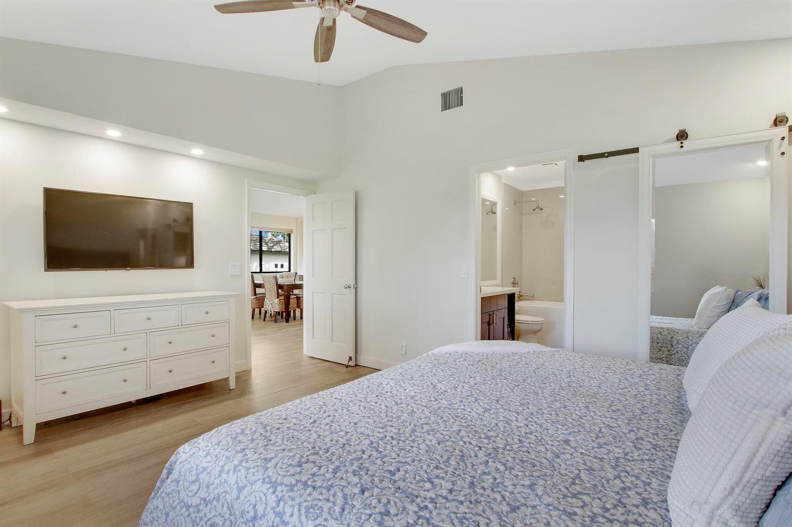 533 Club Drive, Palm Beach Gardens, FL 33418 photo 3