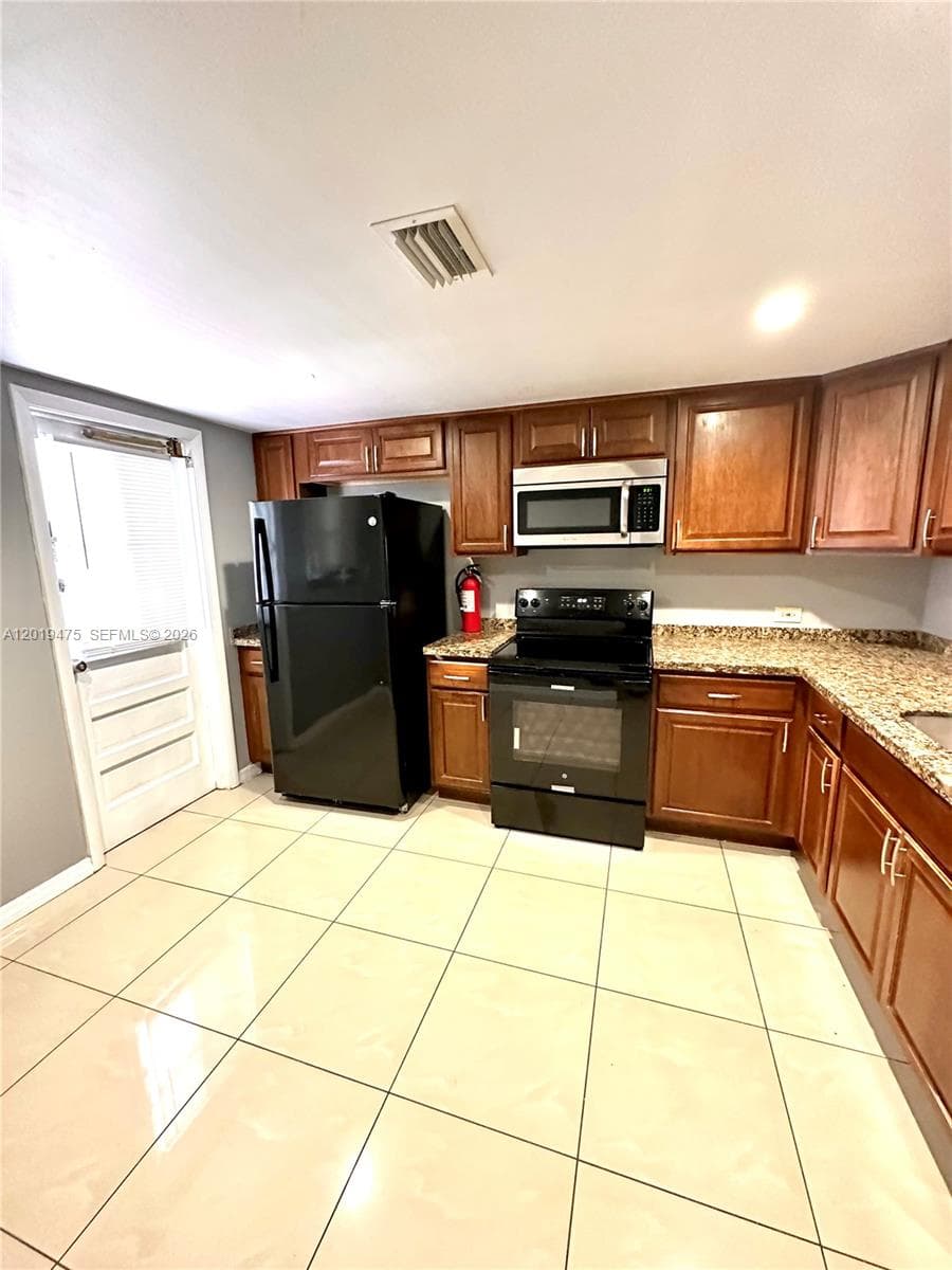 443 NE 195th St # 345, Miami, FL 33179 photo 4
