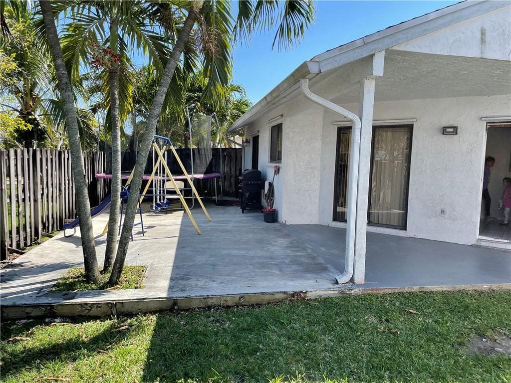 1231 SW 112th Avenue, Pembroke Pines, FL 33025 photo 4