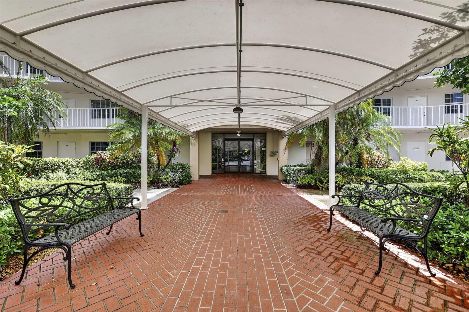 3900 Oaks Clubhouse Drive # 410, Pompano Beach, FL 33069 photo 3