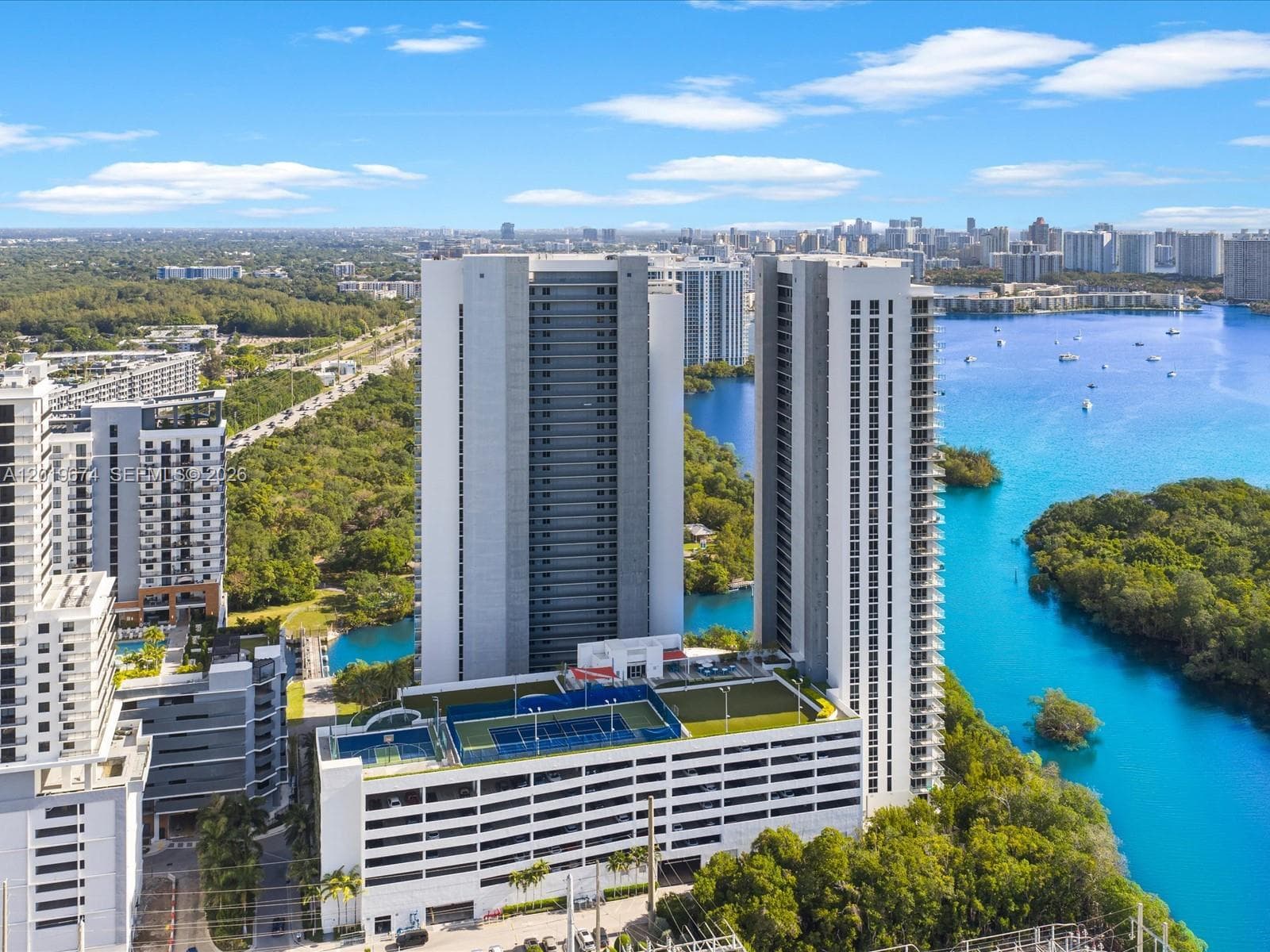 16385 Biscayne Blvd # 3103, North Miami Beach, FL 33160 photo 2