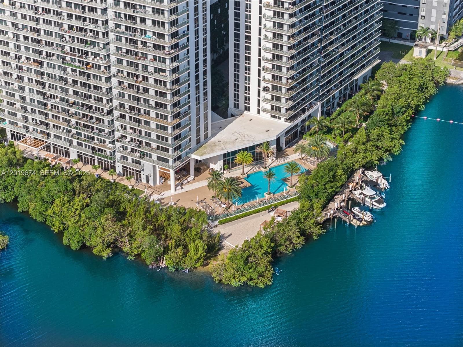 16385 Biscayne Blvd # 3103, North Miami Beach, FL 33160 photo 3