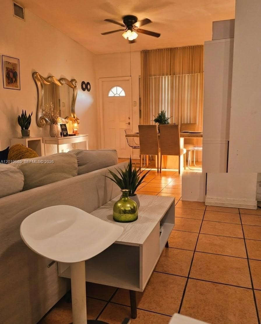 571 NE 172nd St, North Miami Beach, FL 33162 photo 2