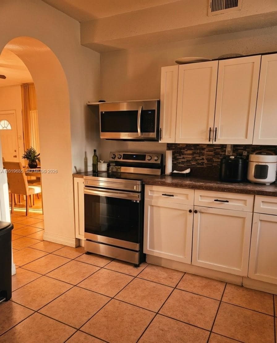 571 NE 172nd St, North Miami Beach, FL 33162 photo 3