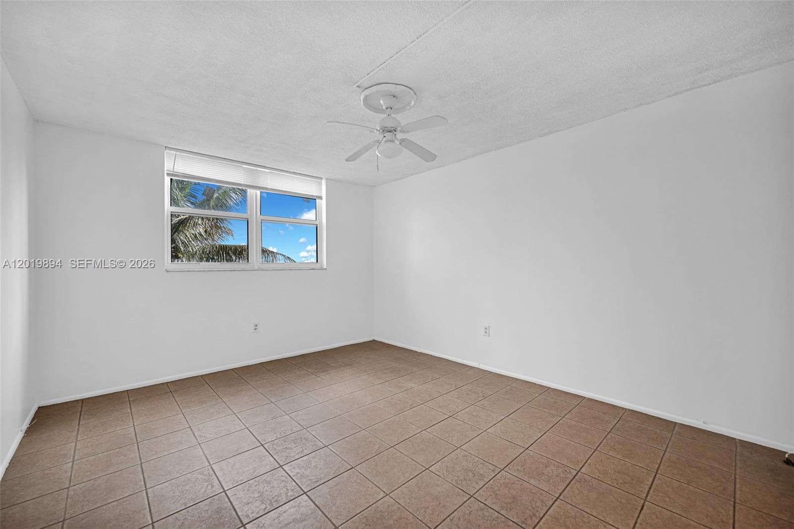 1075 NE Miami Gardens Dr # 408, Miami, FL 33179 photo 4