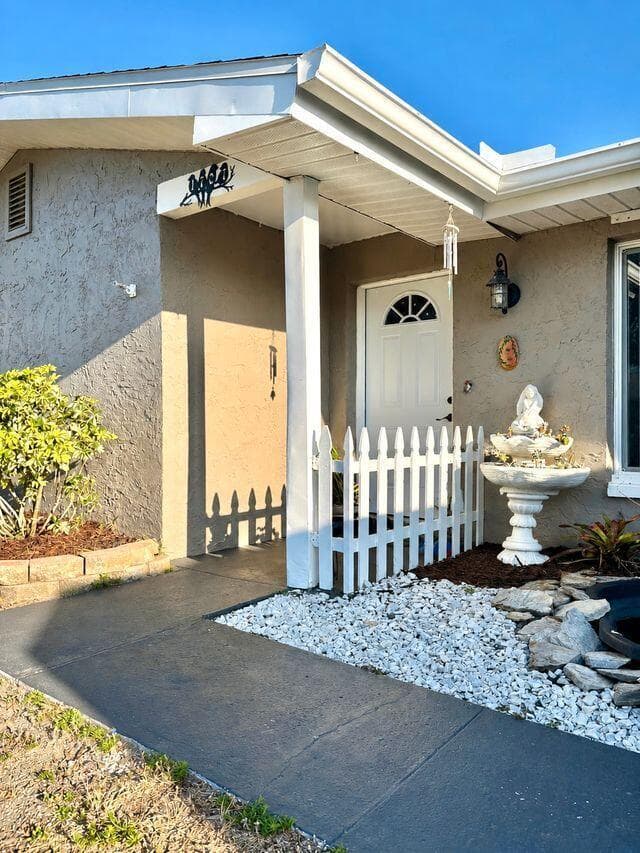 1707 E Ironwood Ct Court E, FL 34677 photo 2