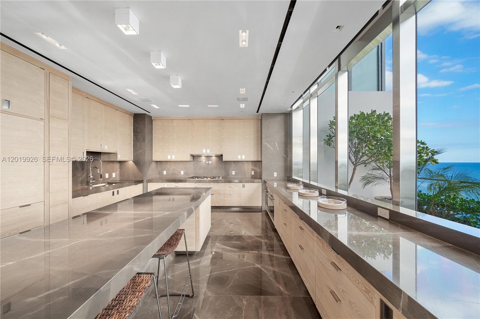 800 S Pointe Dr # Penthouse 2204, Miami Beach, FL 33139 photo 5