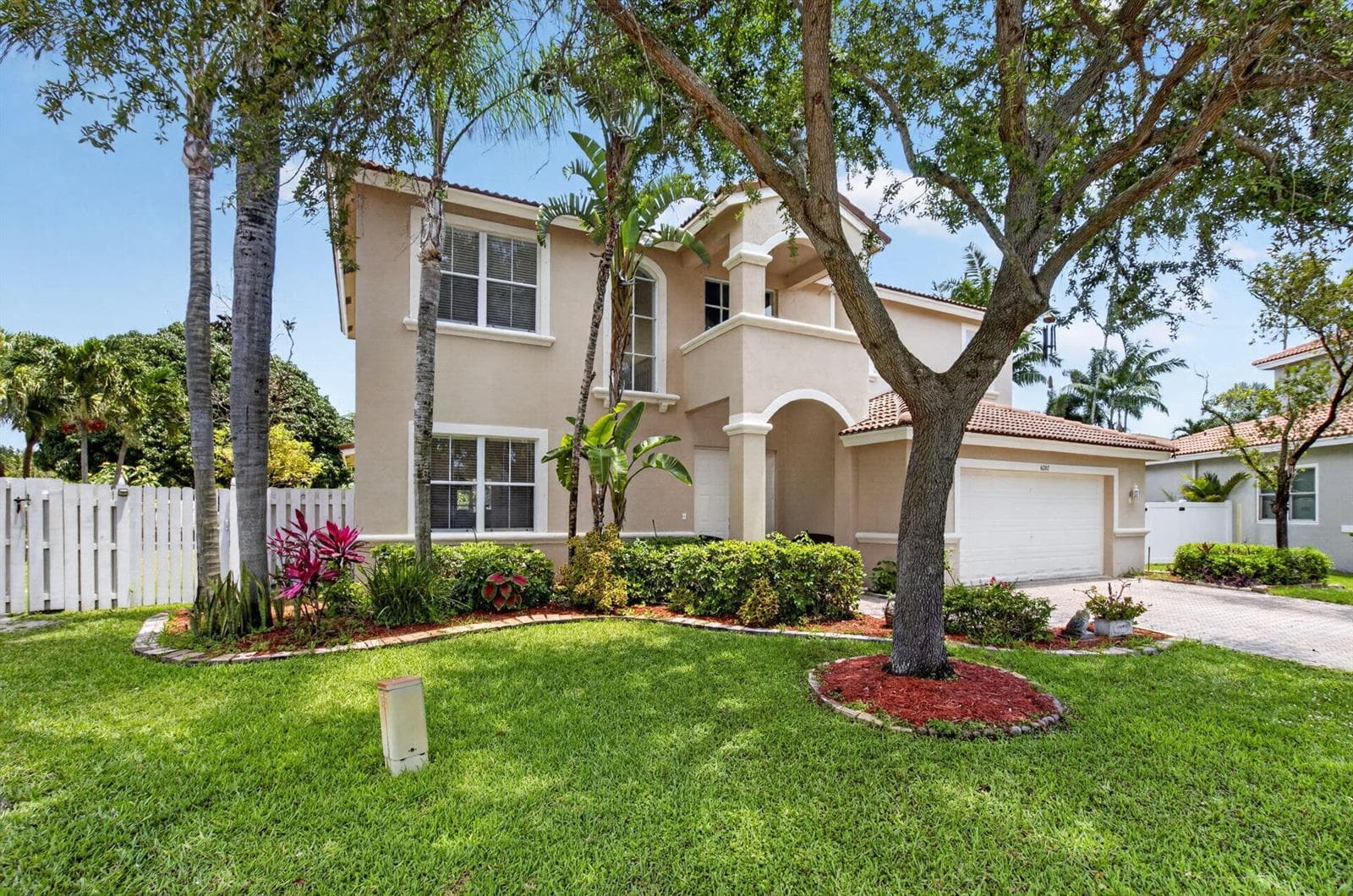 6207 Shadow Tree Lane, Lake Worth, FL 33463 photo 2
