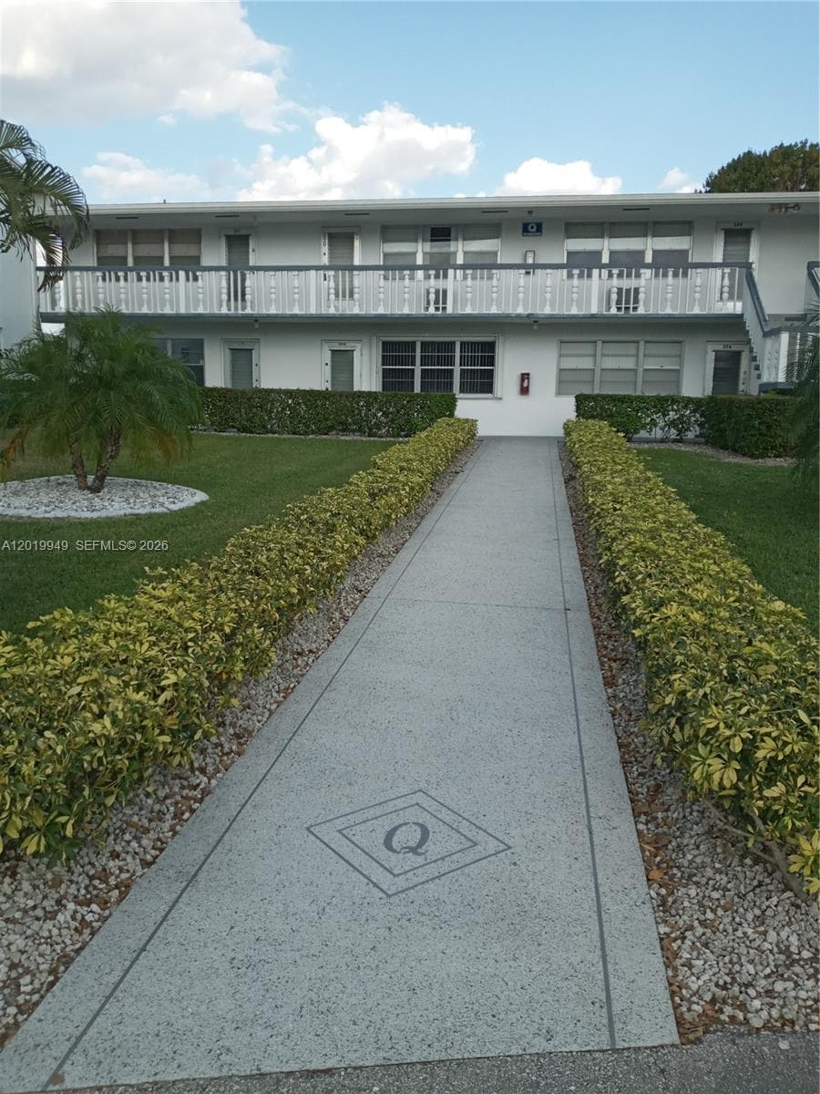390 Windsor Q # 390, West Palm Beach, FL 33417