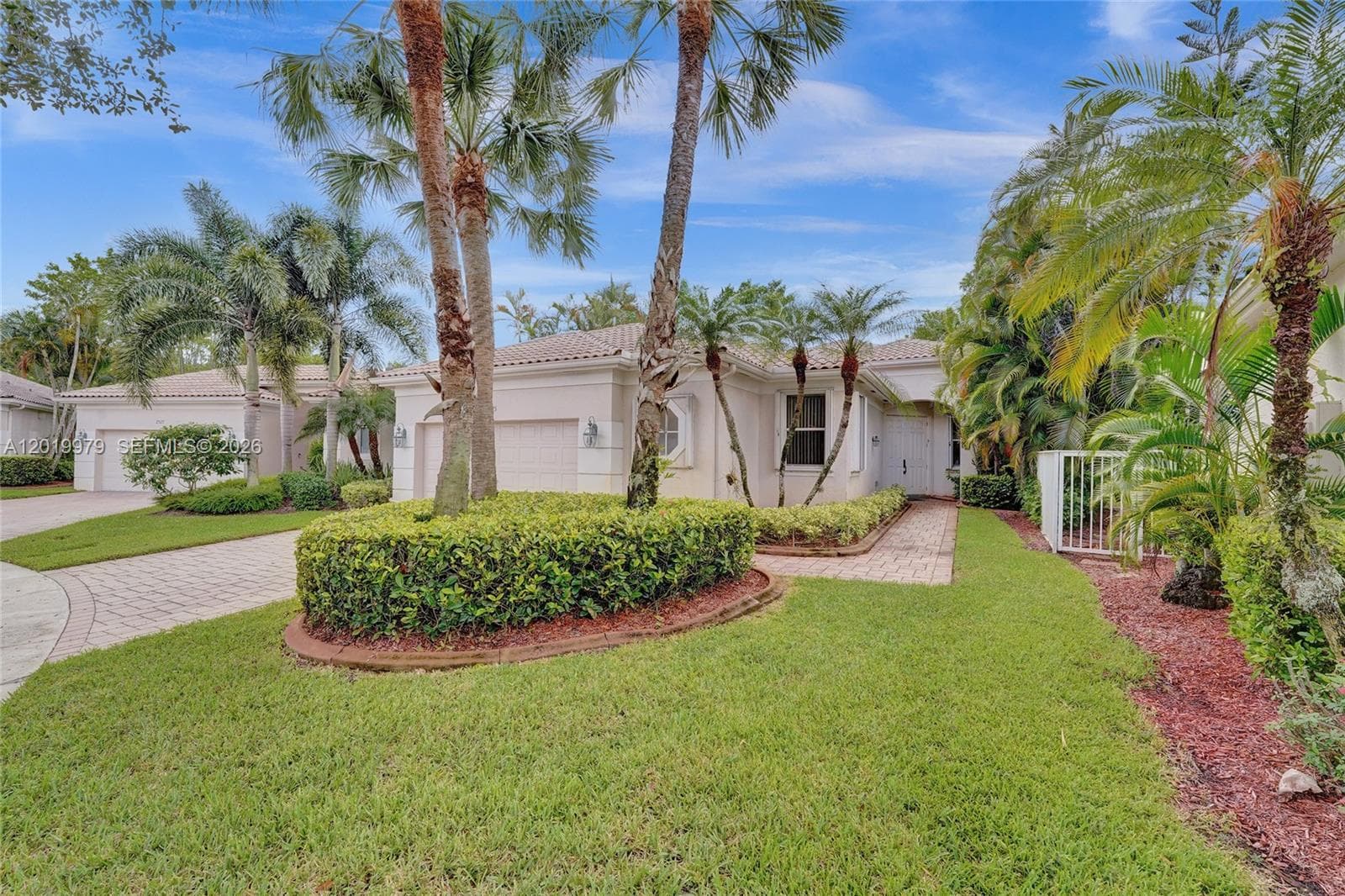 2525 Bay Pointe Ct, Weston, FL 33327 photo 2