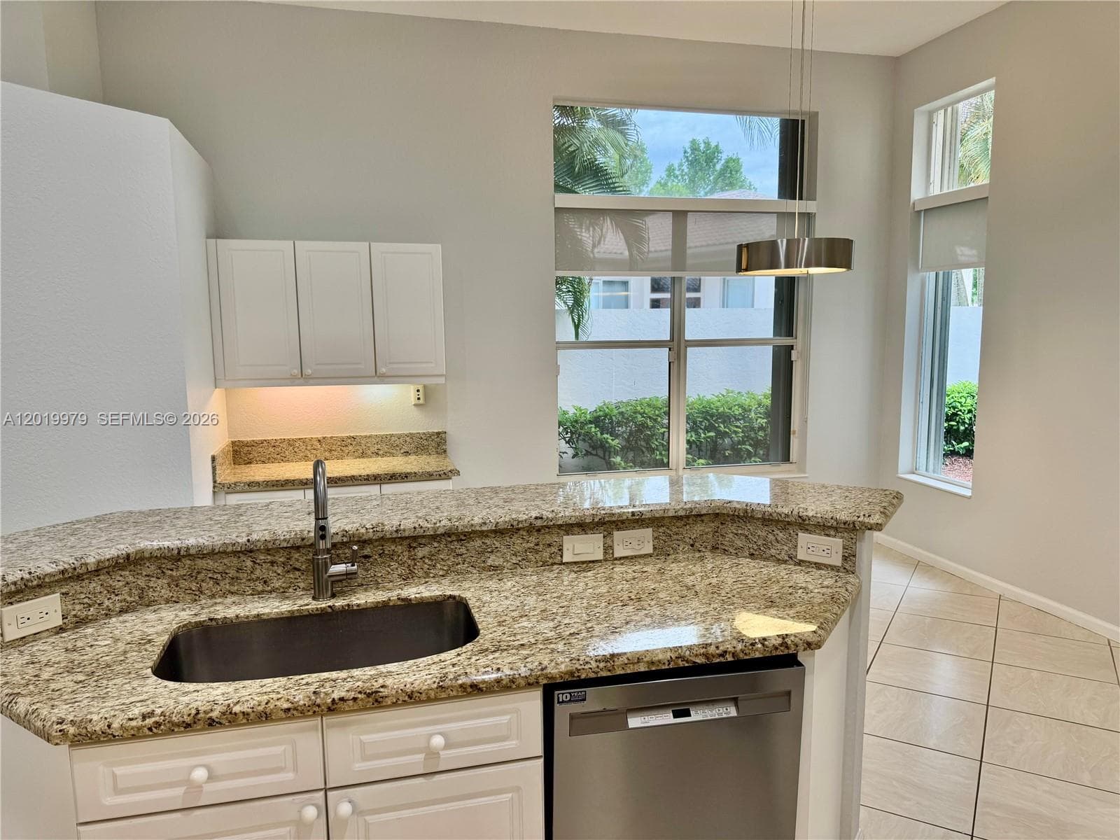 2525 Bay Pointe Ct, Weston, FL 33327 photo 4