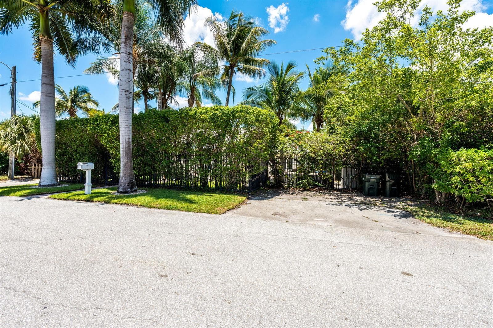 255 NE 12th Street, Delray Beach, FL 33444 photo 3