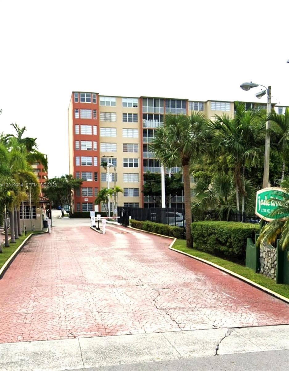 1770 NE 191st St # 813-1, Miami, FL 33179 photo 3