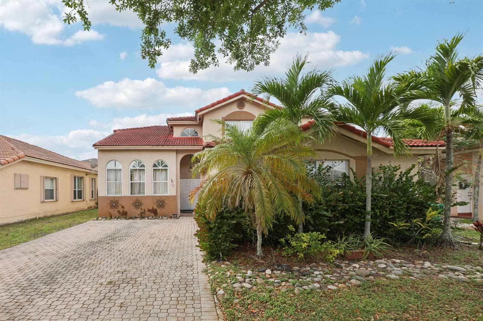 405 E Royal Cove Circle, Davie, FL 33325 photo 2