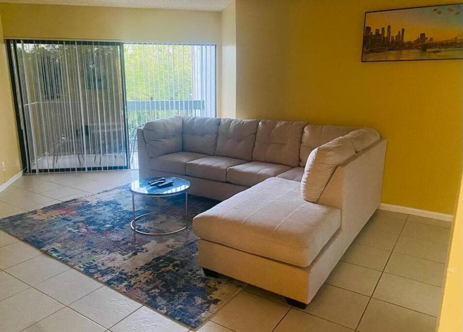 2000 N Congress N # 302, West Palm Beach, FL 33401