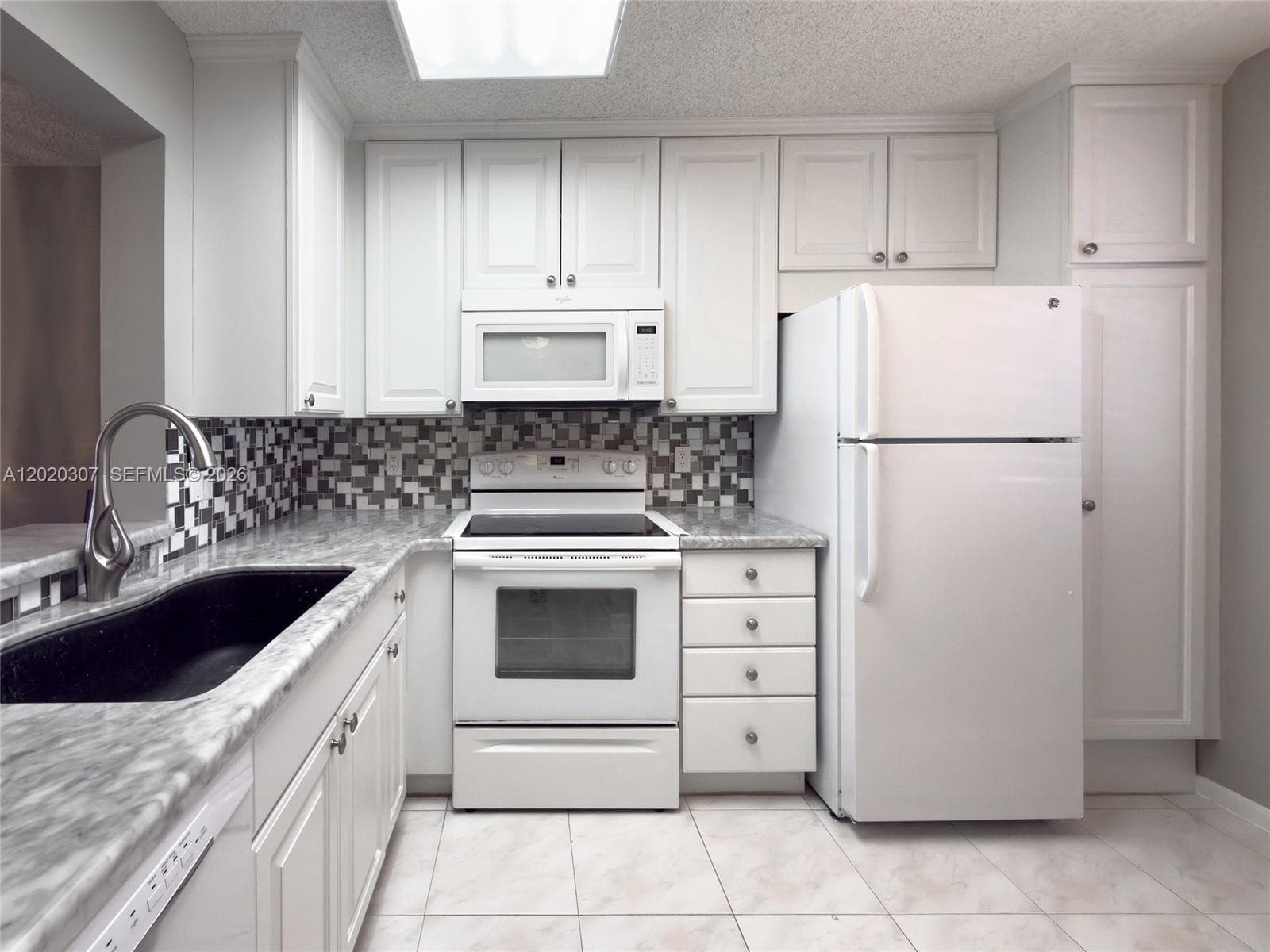 7145 Huntington Ln # 303, Delray Beach, FL 33446 photo 4