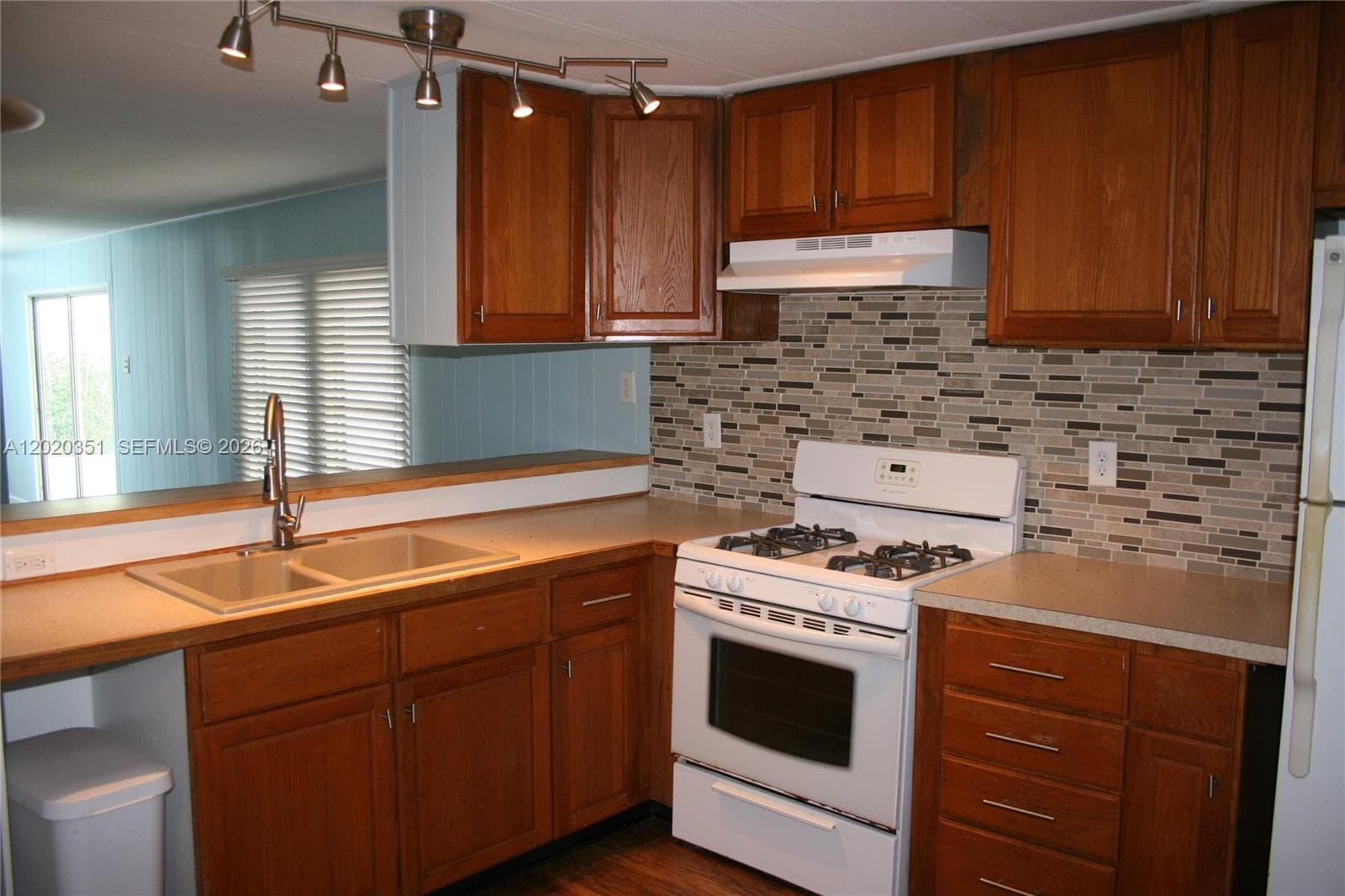 13 Old State Rd, Key Largo, FL 33037 photo 2