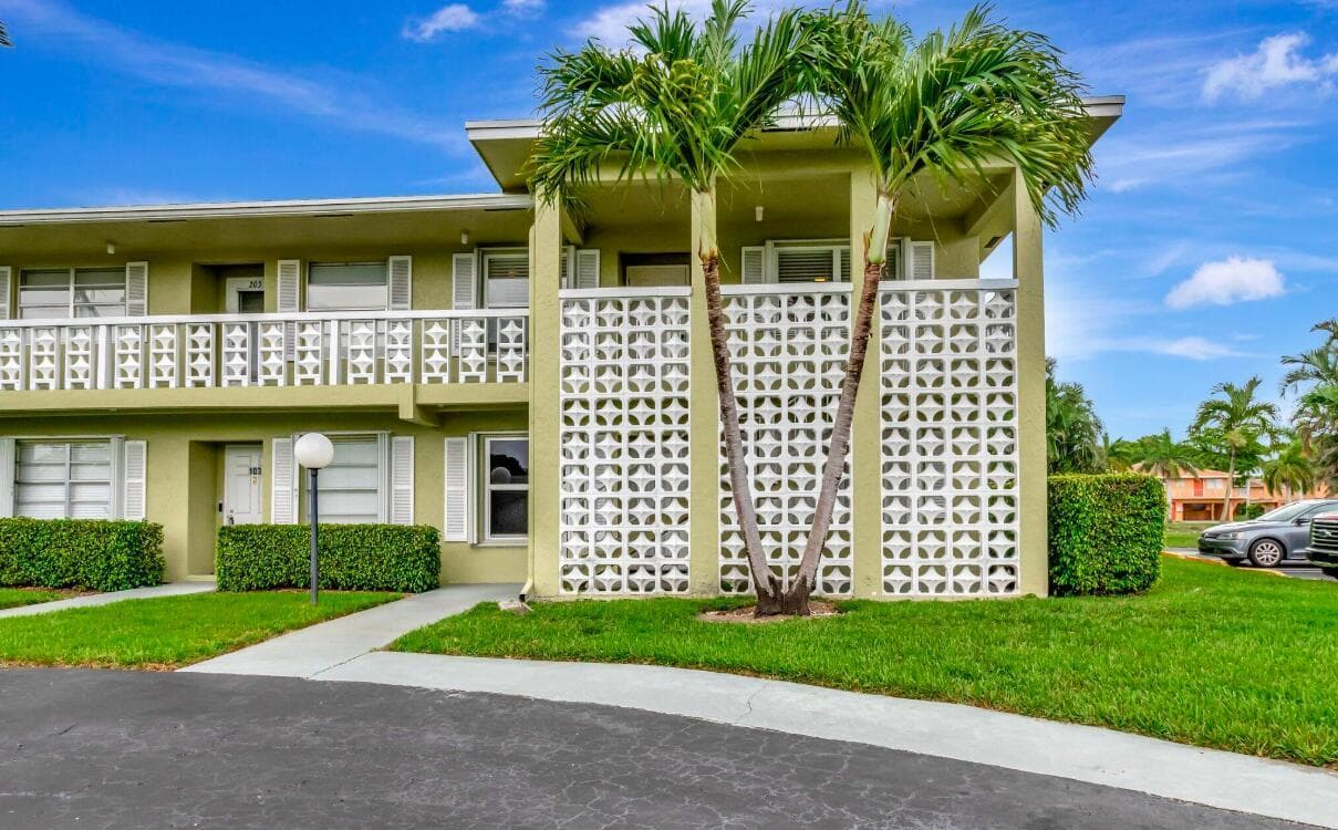 1140 Mahogany Way # 204, Delray Beach, FL 33445 photo 3