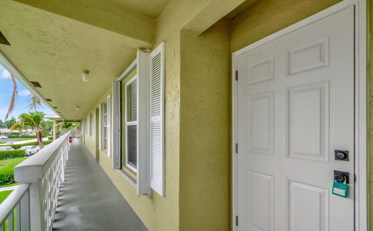 1140 Mahogany Way # 204, Delray Beach, FL 33445 photo 5