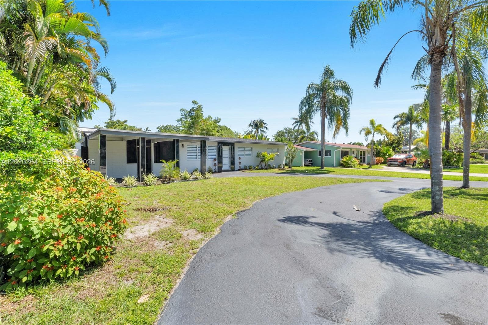 317 NW 27th St, Wilton Manors, FL 33311 photo 2