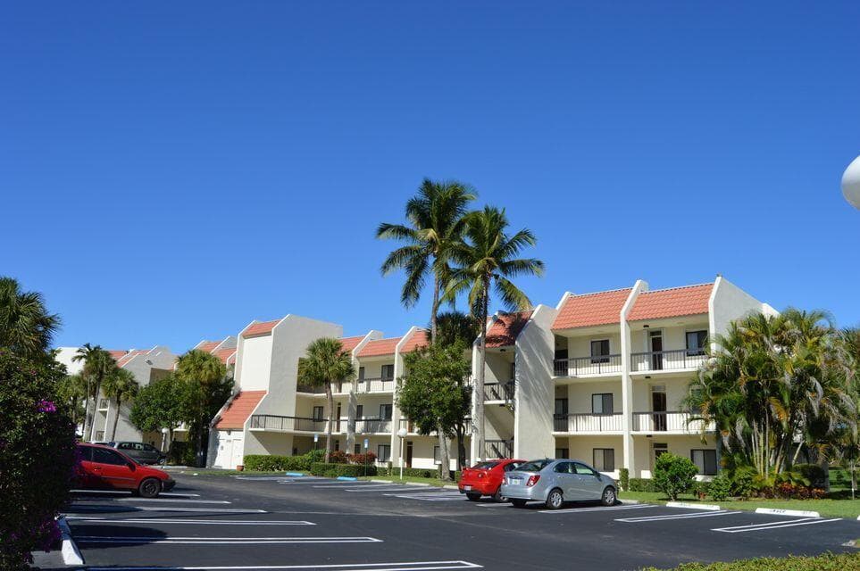3050 Presidential Way # 205, West Palm Beach, FL 33401 photo 2