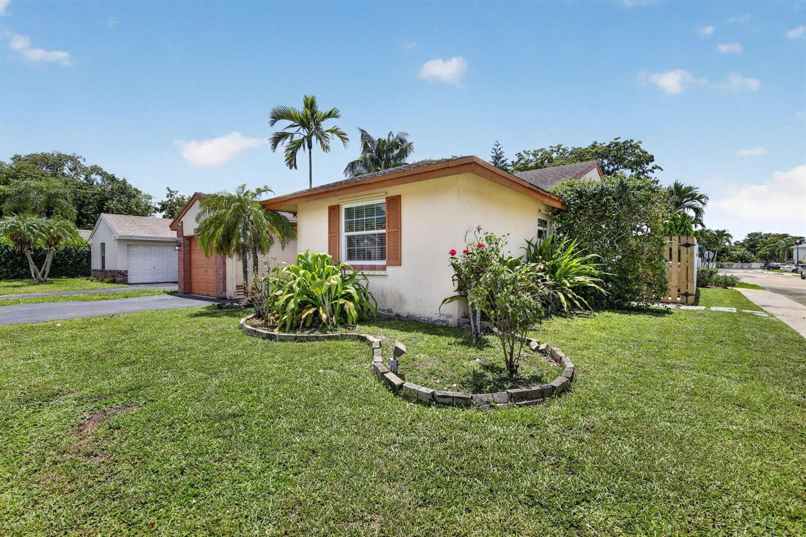 13970 Oaklawn Place, Davie, FL 33325 photo 3