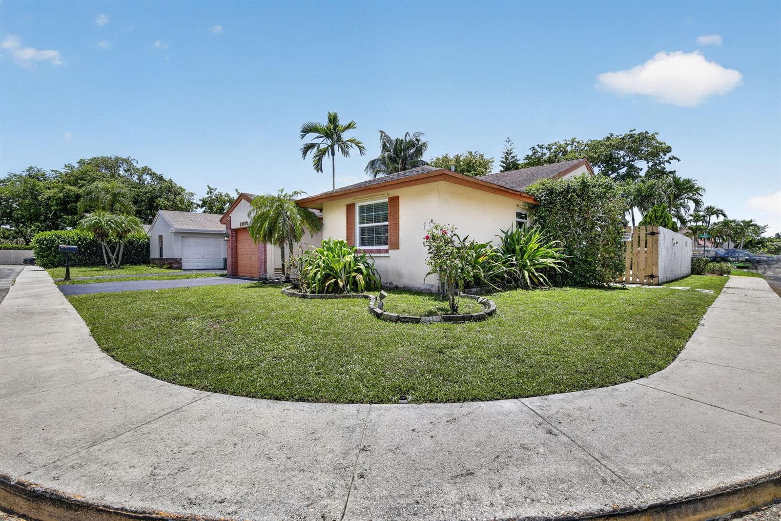 13970 Oaklawn Place, Davie, FL 33325 photo 4