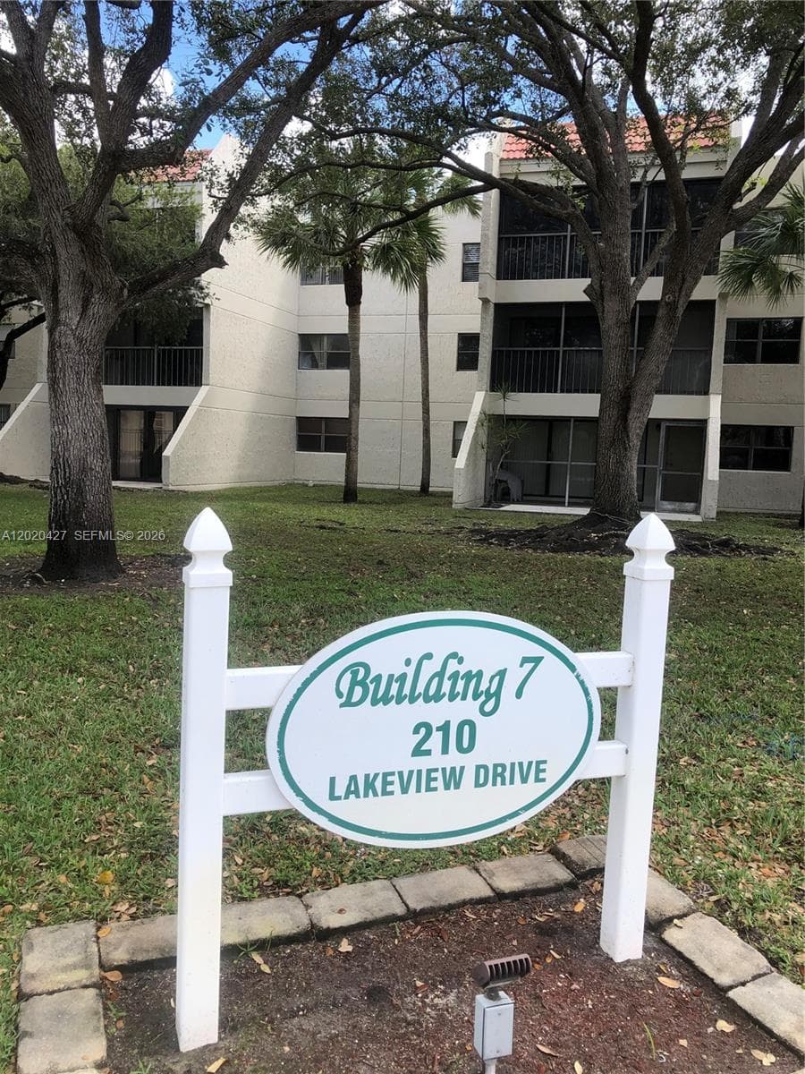 210 Lakeview Dr # 207, Weston, FL 33326 photo 2