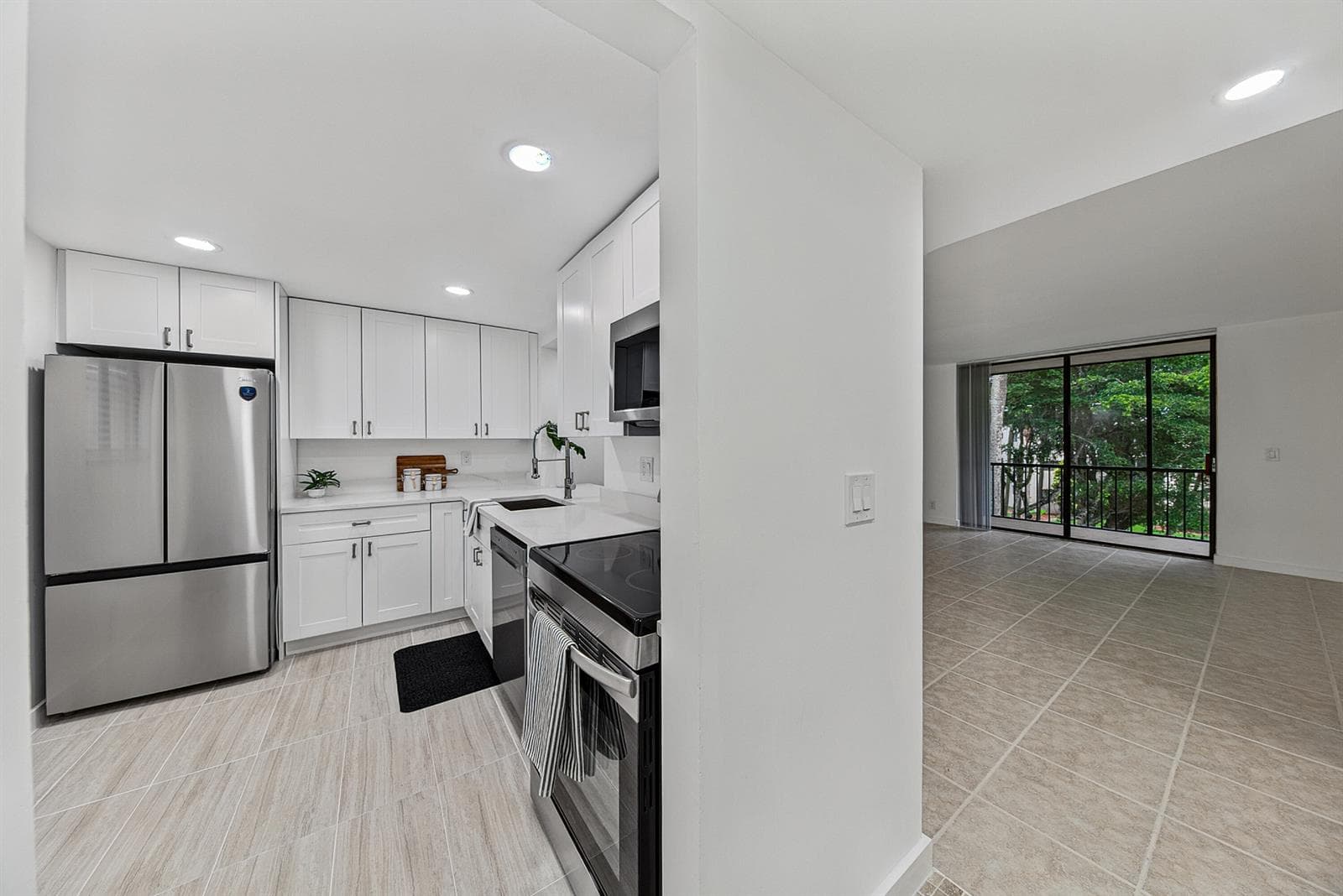 5220 Las Verdes Circle # 317, Delray Beach, FL 33484 photo 4