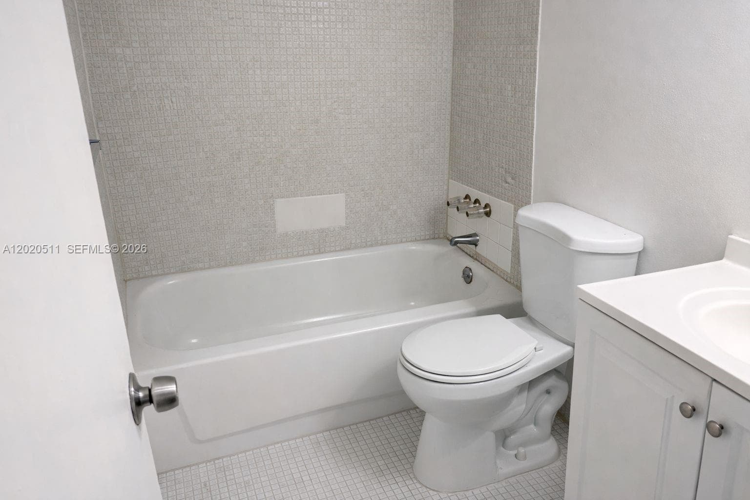 496 NW 165th # D-412, Miami, FL 33169 photo 3