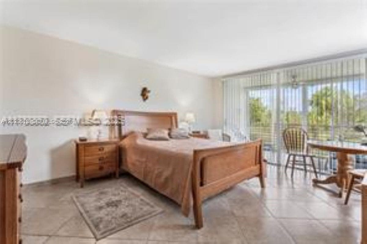 3800 Oaks Clubhouse Dr # 307, Pompano Beach, FL 33069 photo 4