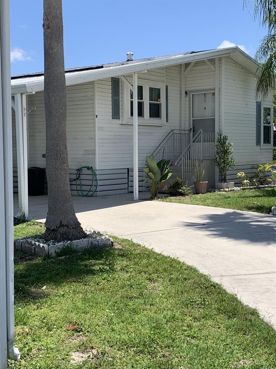 9 Universidad Lane, Port St. Lucie, FL 34952 photo 2