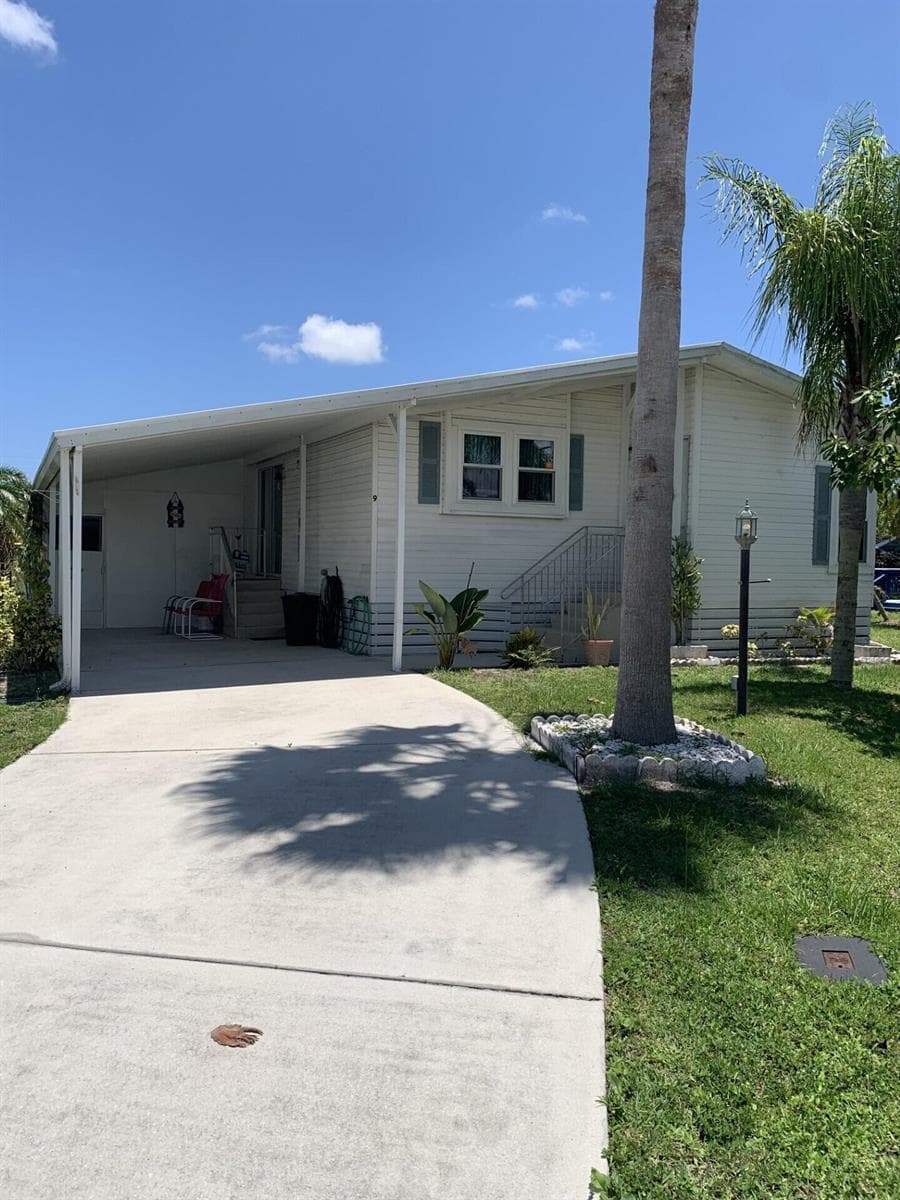 9 Universidad Lane, Port St. Lucie, FL 34952 photo 3