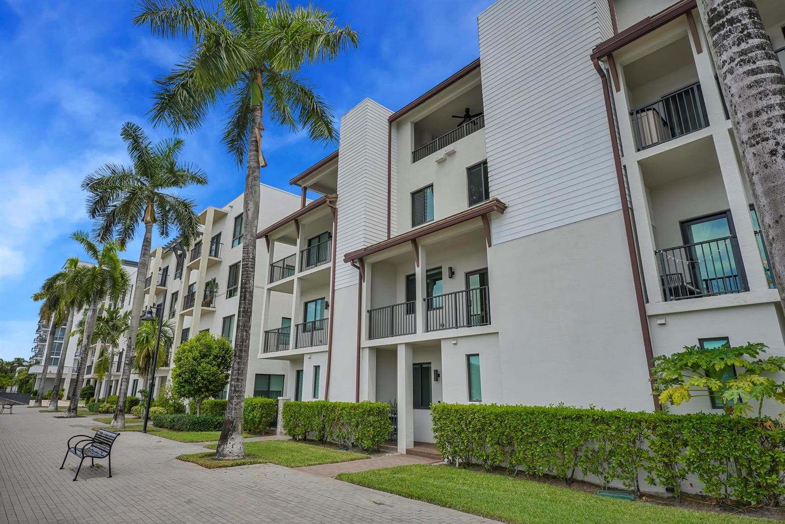 4716 NW 84th Court, Doral, FL 33166 photo 2