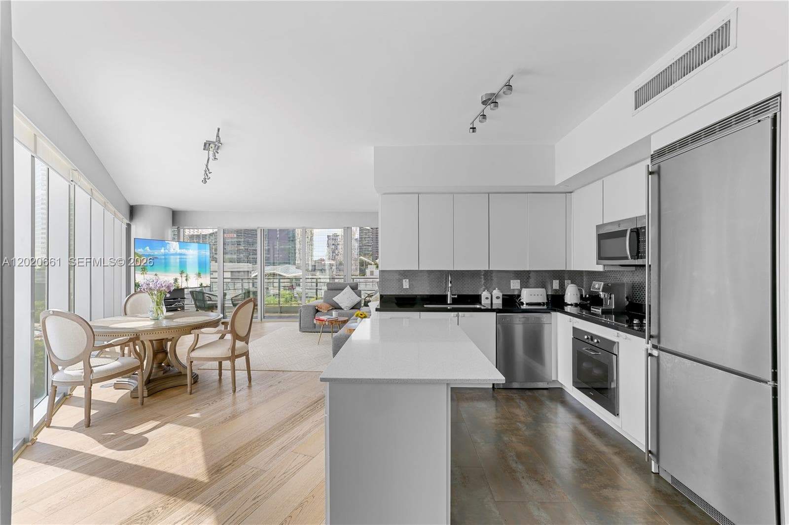 92 SW 3rd St # 1201, Miami, FL 33130 photo 3