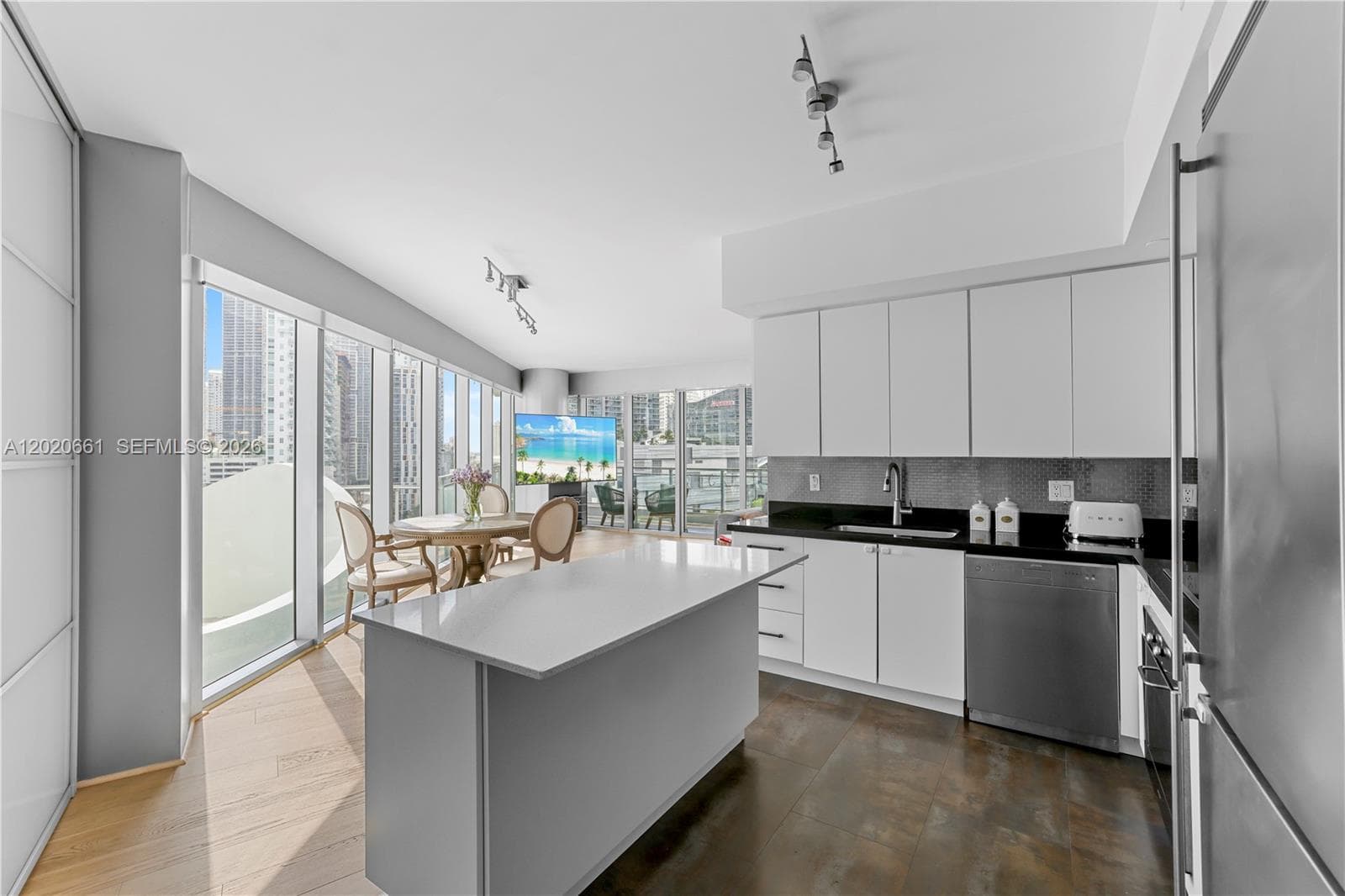 92 SW 3rd St # 1201, Miami, FL 33130 photo 4