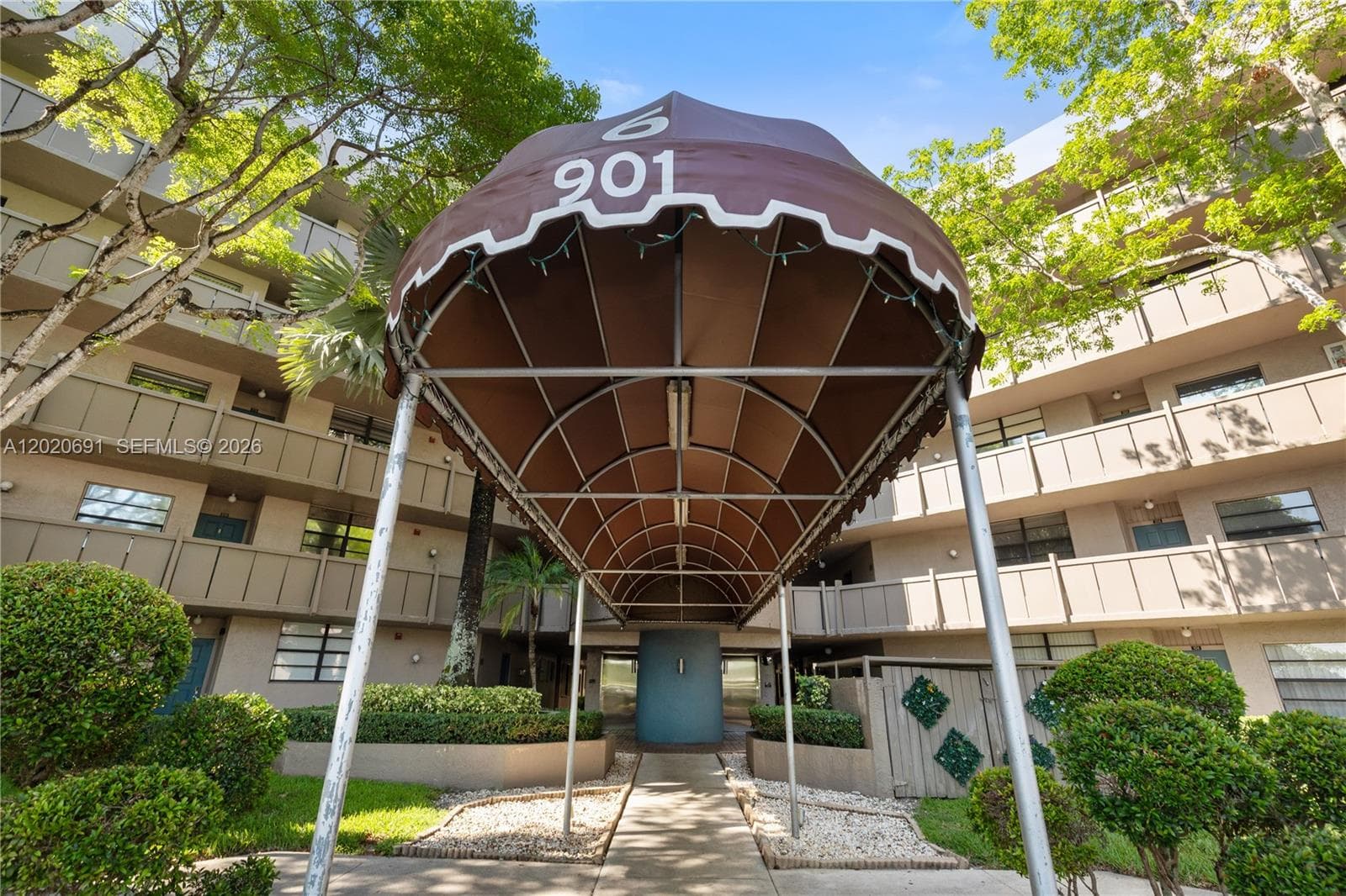 901 Colony Point Cir # 521, Pembroke Pines, FL 33026 photo 2