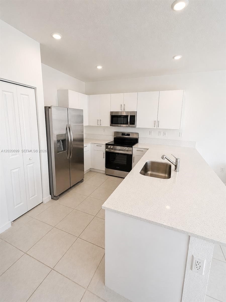 2840 SE 26th Ter, Homestead, FL 33035 photo 2