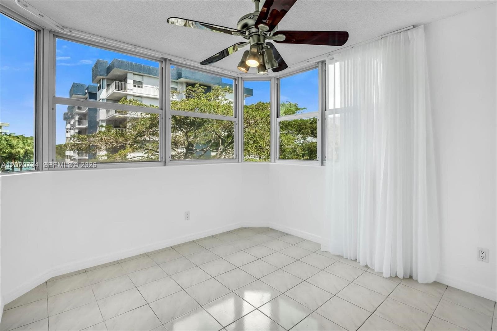 16558 NE 26th Ave # 3H, North Miami Beach, FL 33160 photo 3