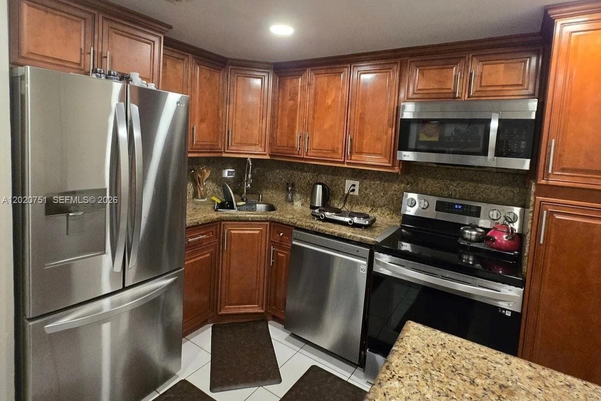 3660 Inverrary Dr # 3T, Lauderhill, FL 33319 photo 2