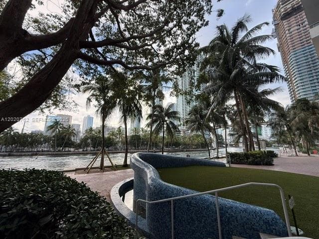 185 SW 7th St # 3803, Miami, FL 33130 photo 4
